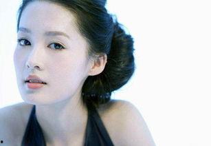 曲珈叶整容前的照片,从素颜到明星的美丽逆袭